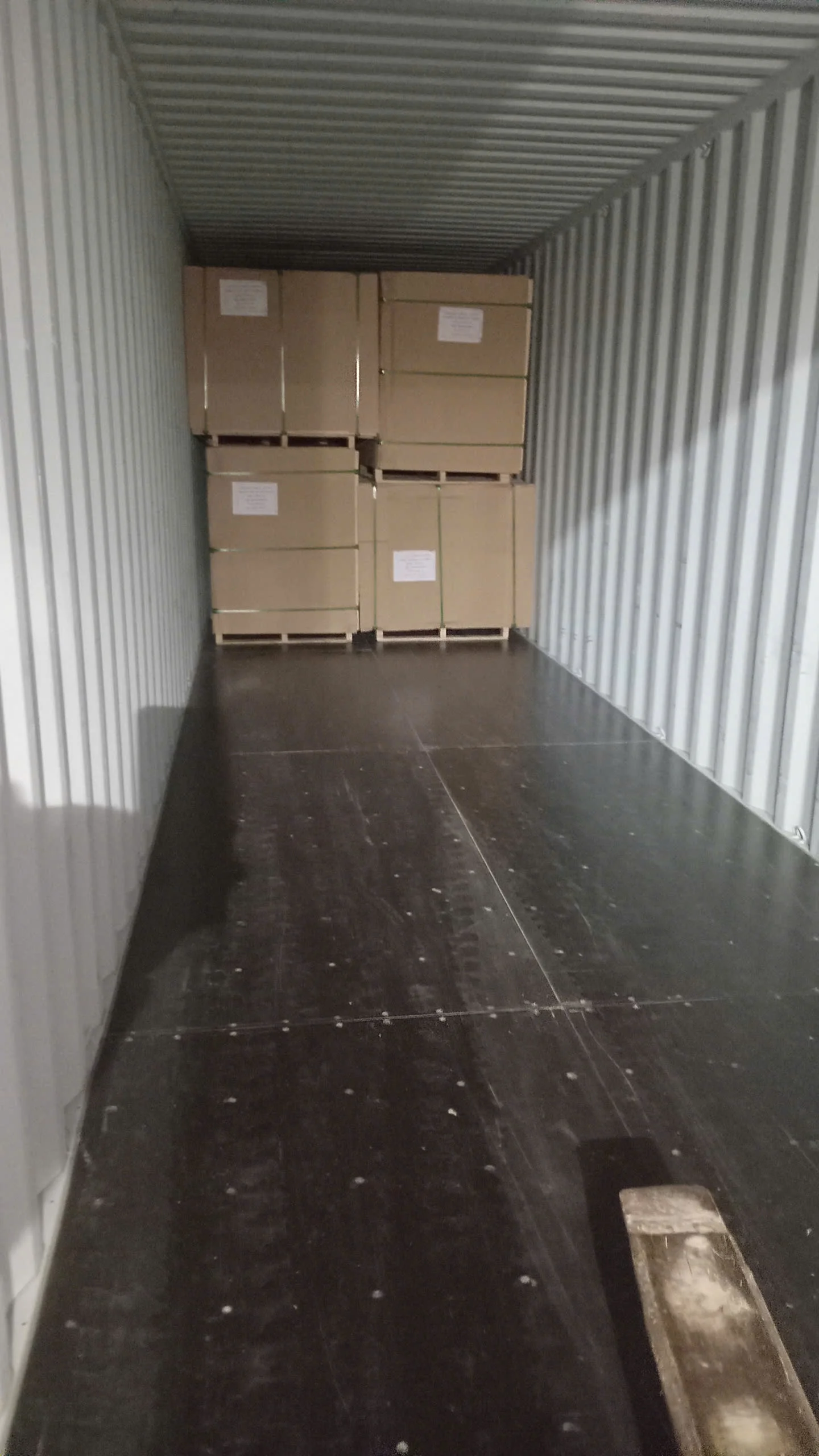 loading plywood boards into 40HC container for export Vietnam hcply