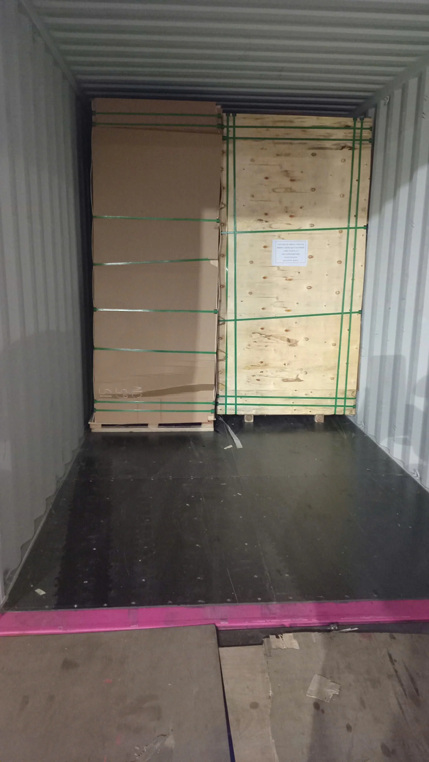loading plywood boards into 40HC container for export Vietnam hcply