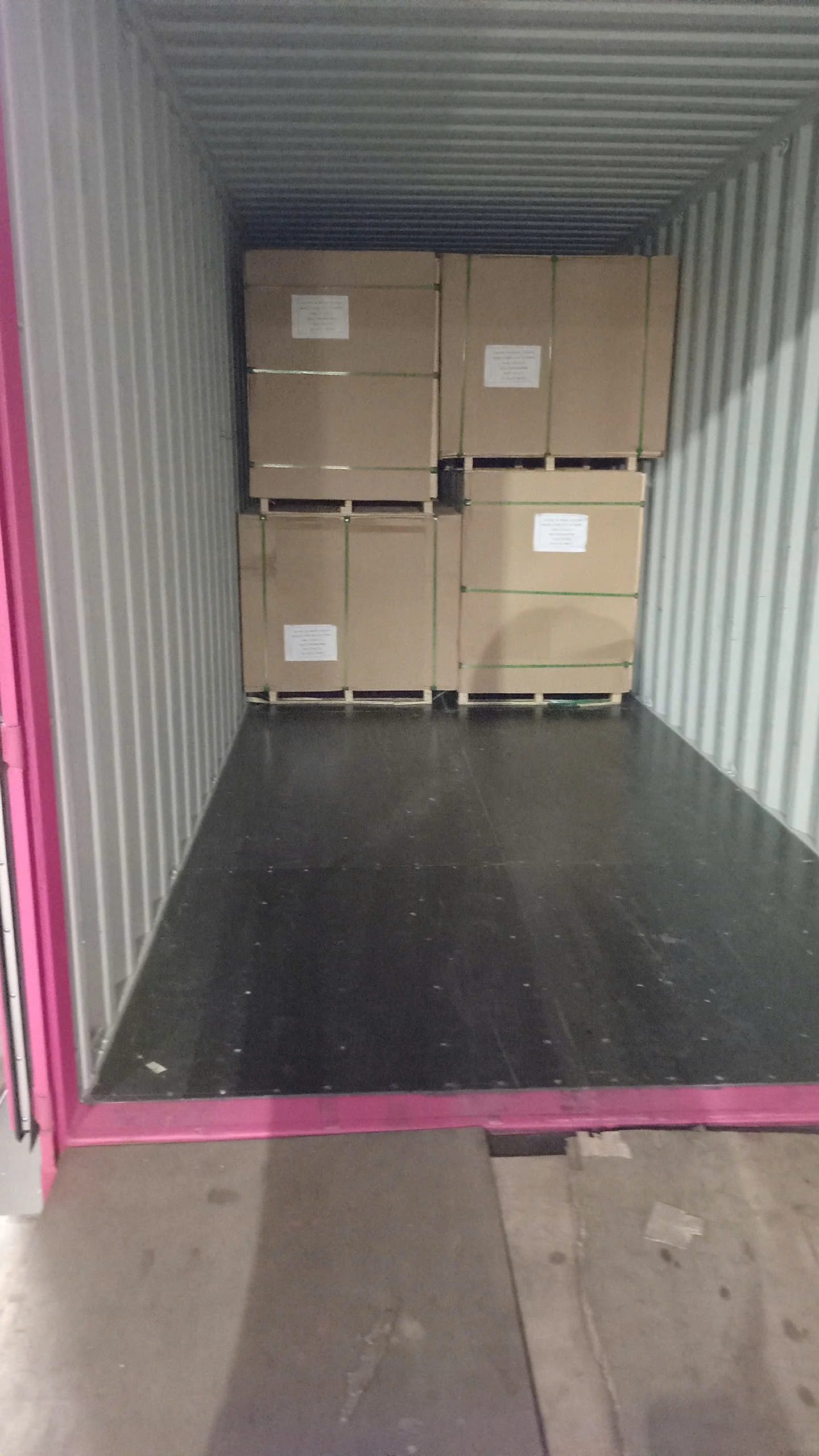 loading plywood boards into 40HC container for export Vietnam hcply