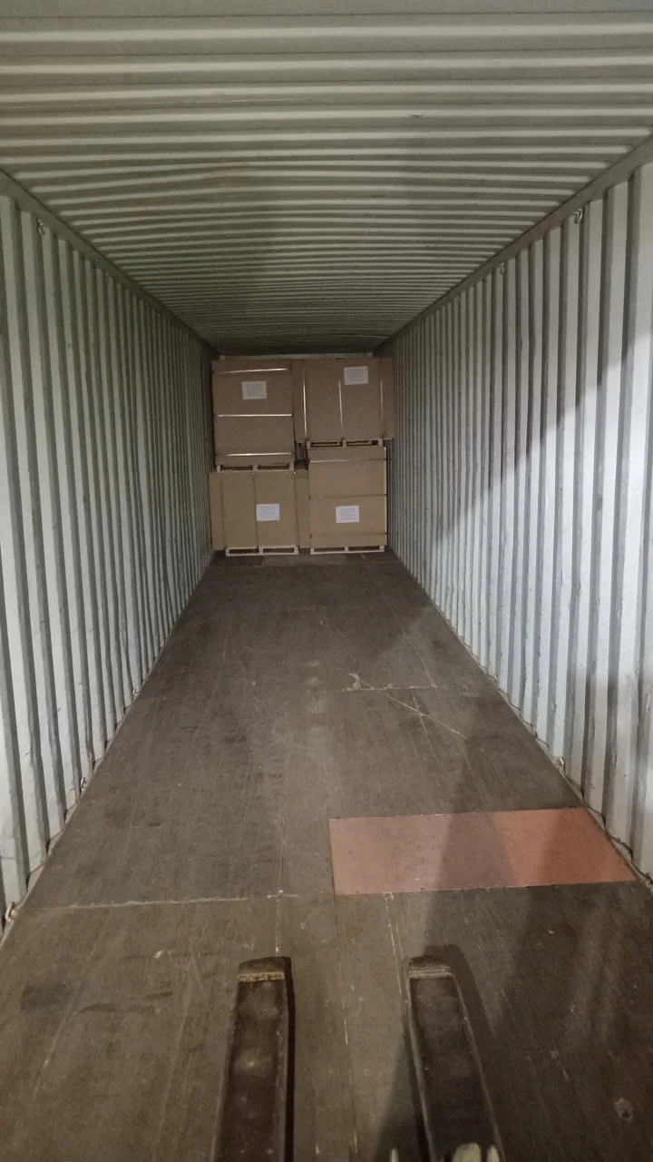 loading plywood boards into 40HC container for export Vietnam hcply