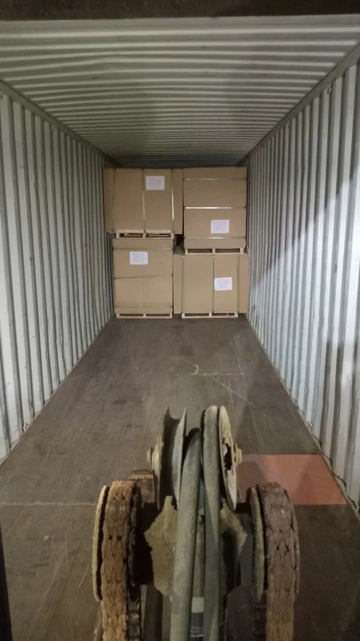 loading plywood boards into 40HC container for export Vietnam hcply