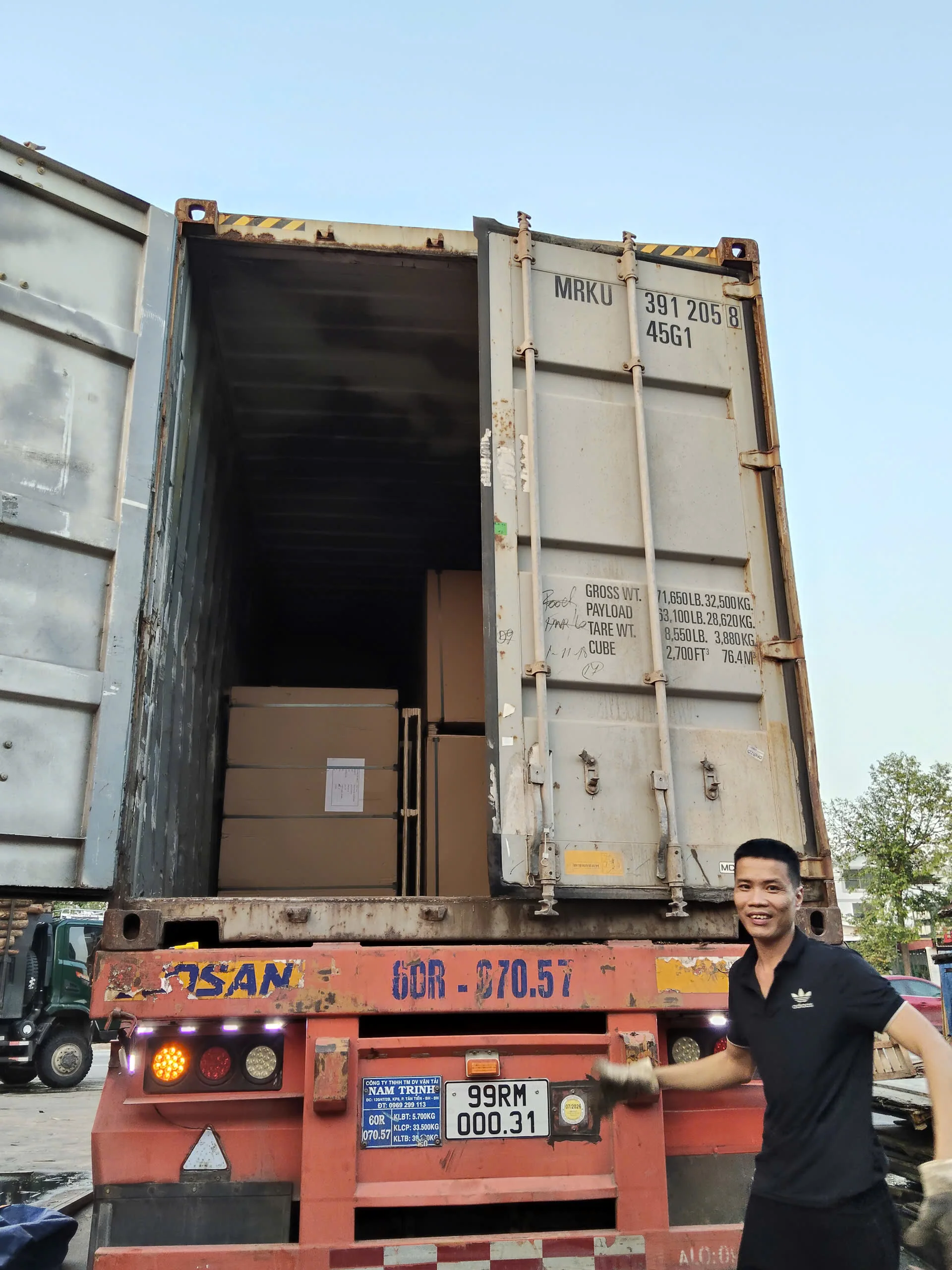 Acacia core plywood packing specification 1250x2500mm 16 pallets per 40HC container by HCPLY