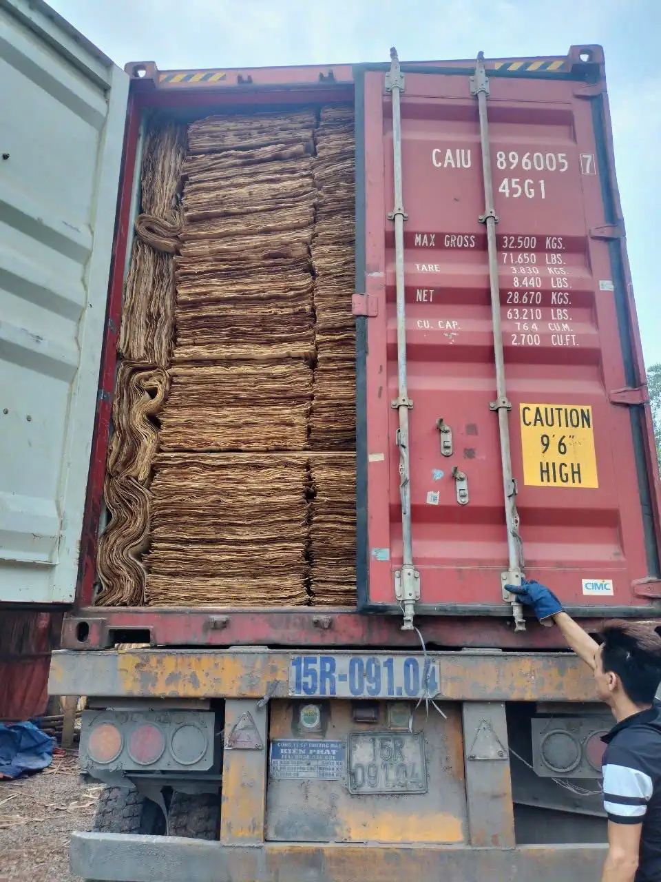 Vietnam plywood container loading 40HC factory direct export HCPLY