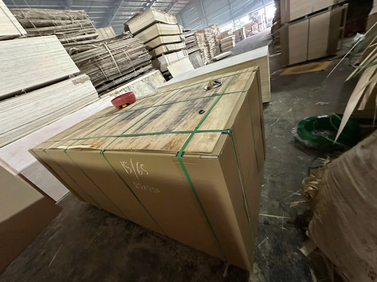 Plywood pallet strapping before container loading – factory-executed plywood container packing calculation by HCPLY
