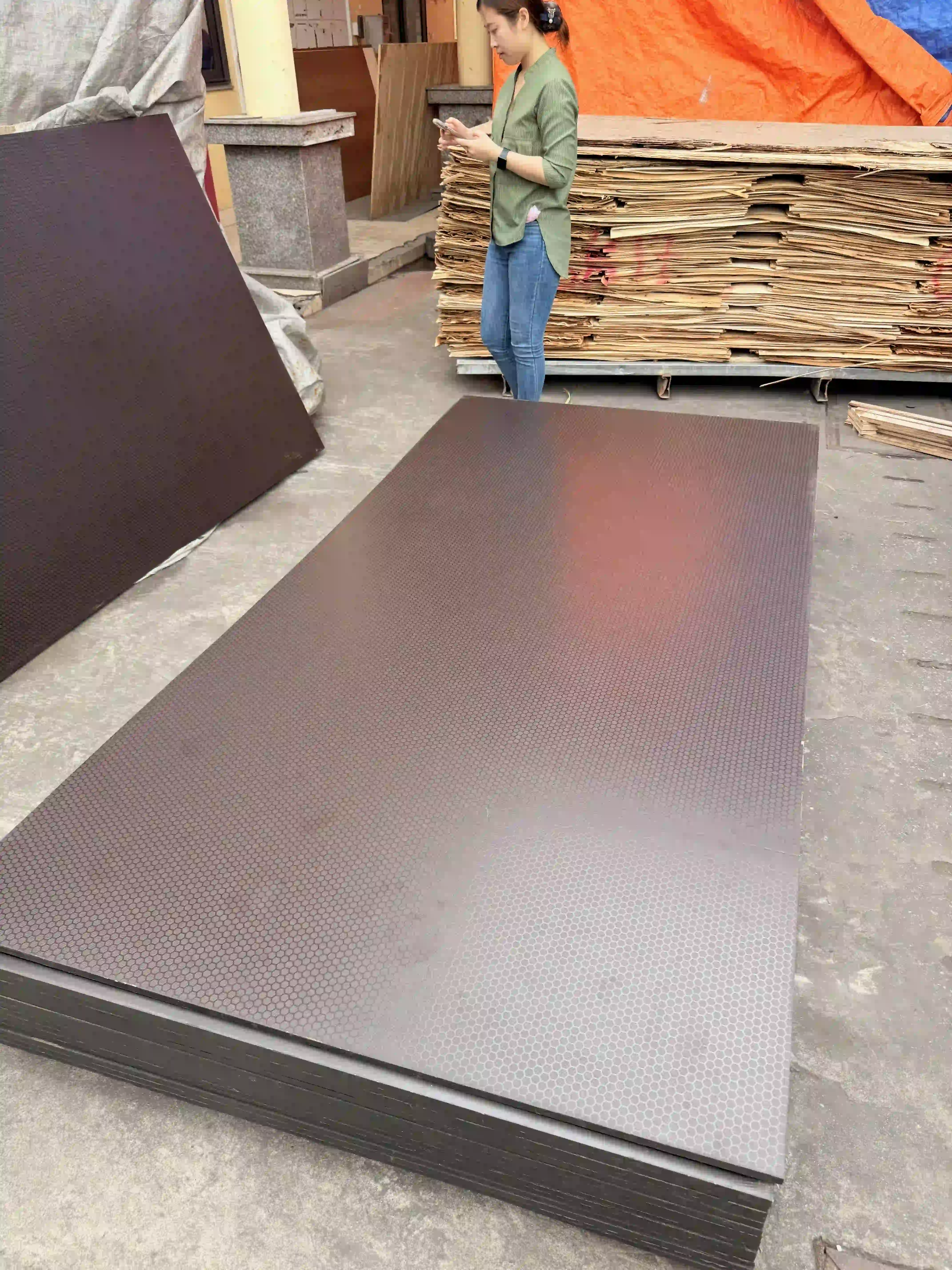 Anti-slip plywood Vietnam export-ready pallet stack HCPLY factory