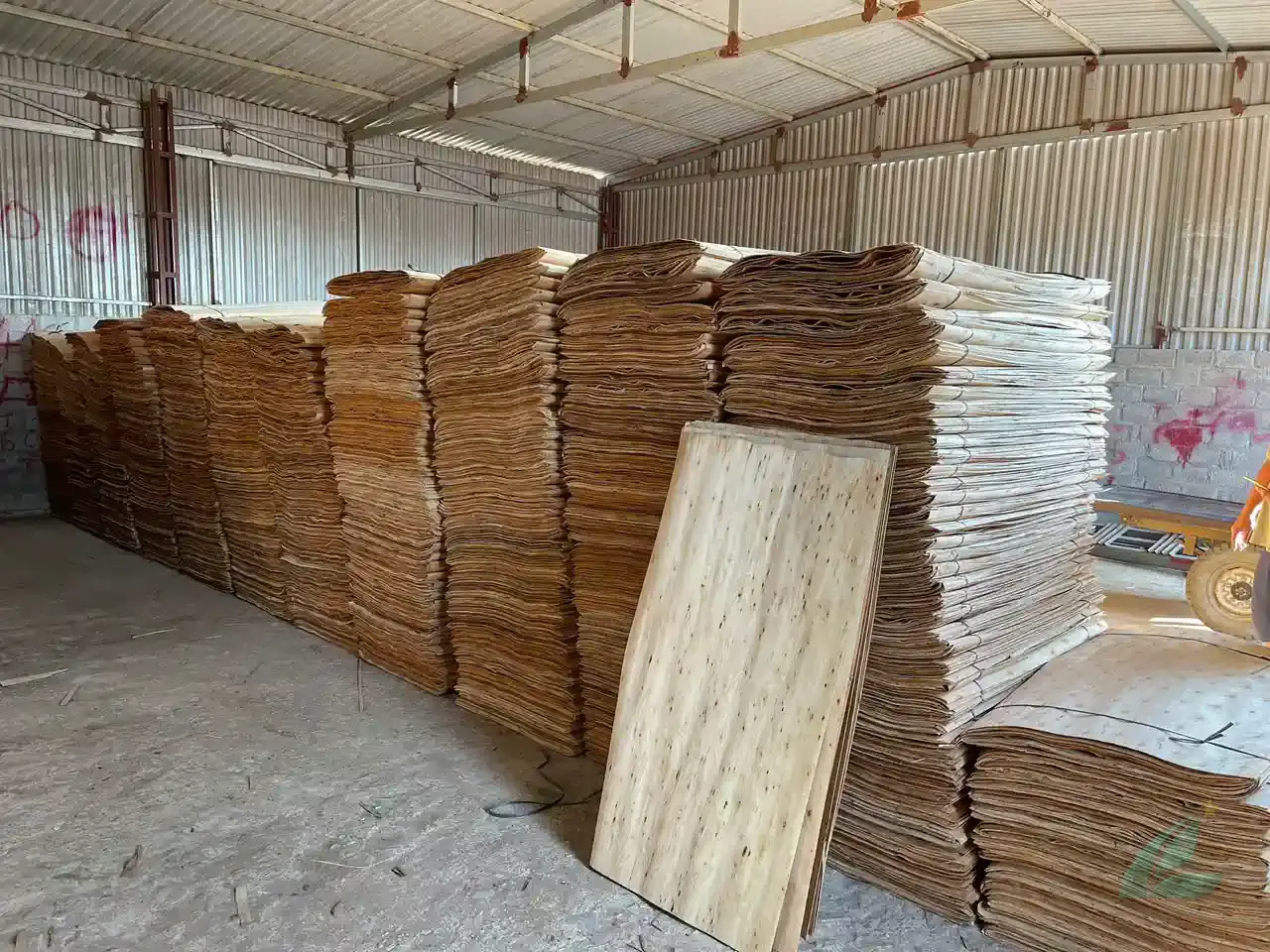 Eucalyptus core veneer Vietnam high density hero shot HCPLY