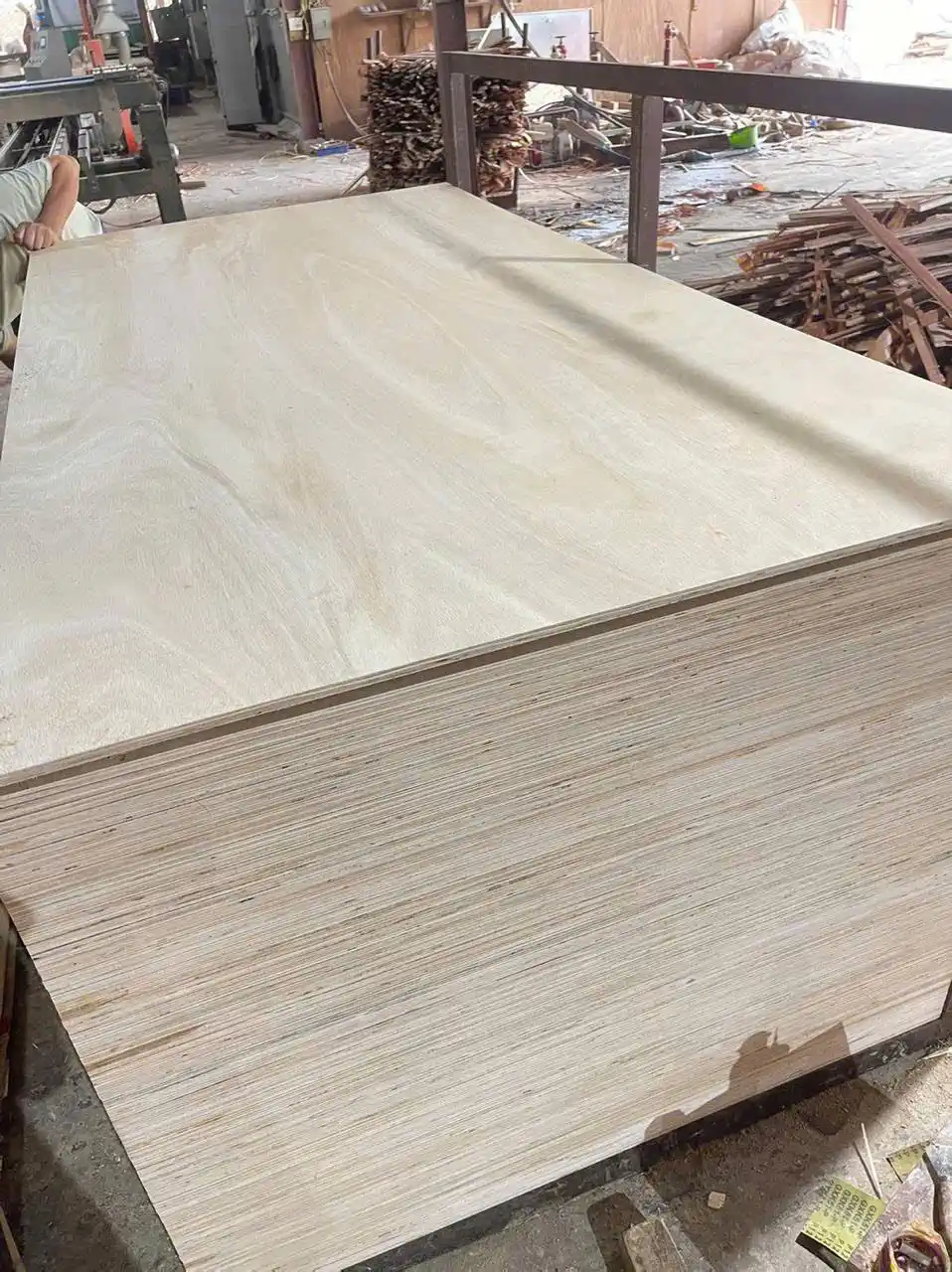 Okoume plywood Vietnam export lightweight panel hcply 053