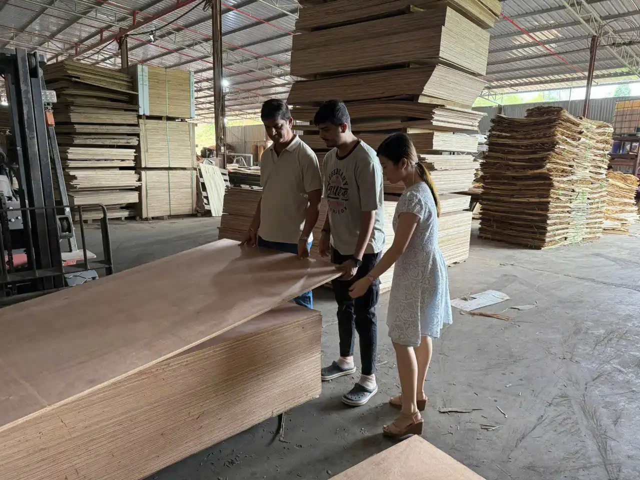 European buyers visiting Vietnam plywood manufacturer HCPLY